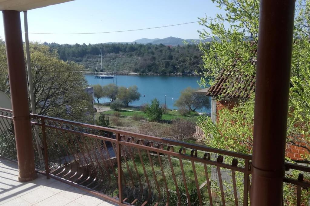 Ferienhaus Am Wasser - Kuca Rio - Iberische Finca In Dalmatien Bilice Exterior foto